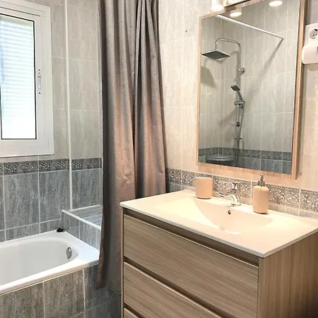 Apartment, 3 Bedrooms, Downtown Apartment *