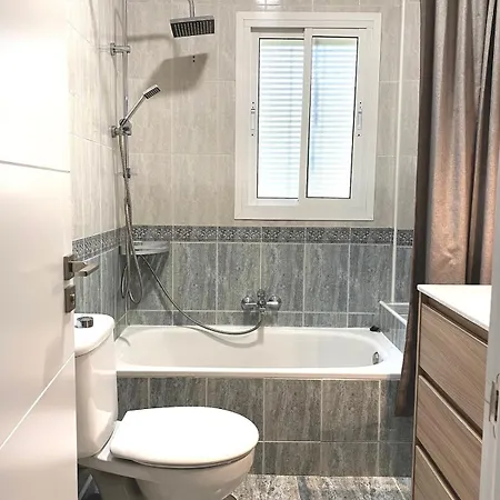 Apartment, 3 Bedrooms, Downtown